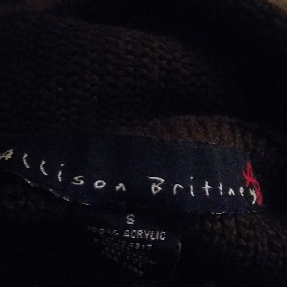 Sweater - Picture 4 of 4